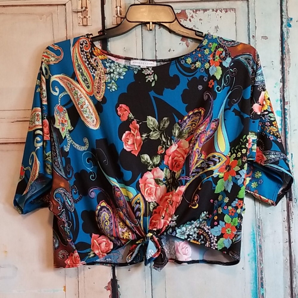 💥Annalee + Hope Floral Cropped Top